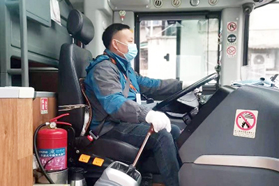 �������ʻԱ�����ھ�ҵ�س��ģ��������������м��徲�����С��������辶�����徲�г��������������ʻԱ  ��־��