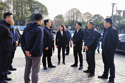 �����и��г��˻������ڲ�888����Ϊ���ٷ���վ��ҵ�ֳ�����