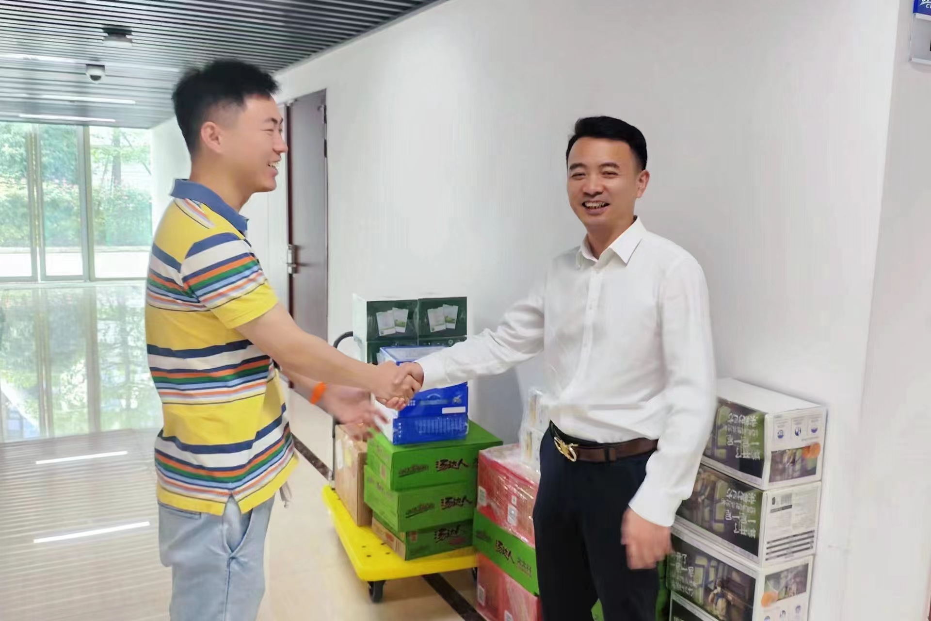 �ڲ�888����Ϊ���ٷ���վ��ҵ���Ź��ᵽ�츮�л���ר���ֳ�ο��