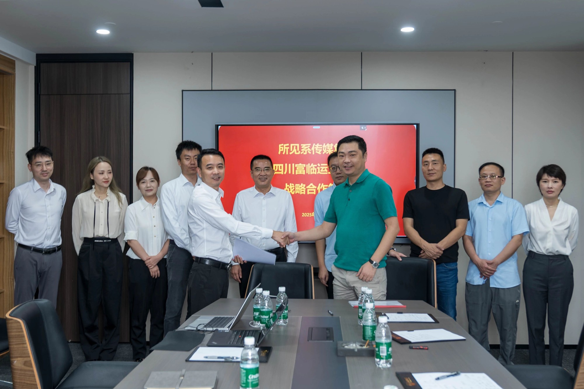 �ڲ�888����Ϊ���ٷ���վ��ҵ������ϵ��ý����ǩ��ս������Э��